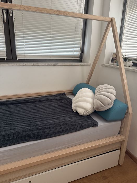 Łóżko mlodzieżowe VOX Spot Young z pojemnikiem i drugim łóżkiem.