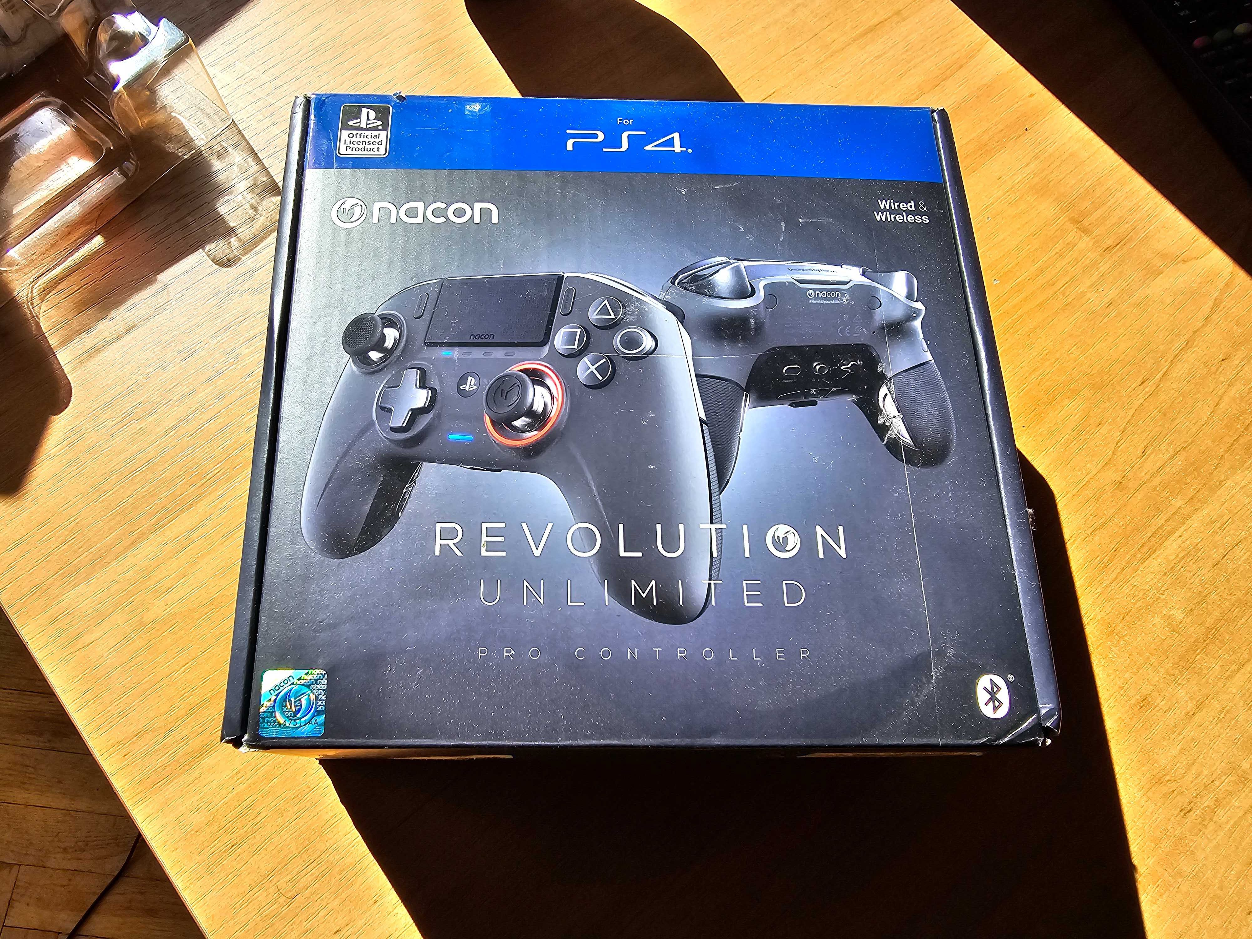 Nacon Revolution Unlimited Pro - Controller do PS4 lub PC.