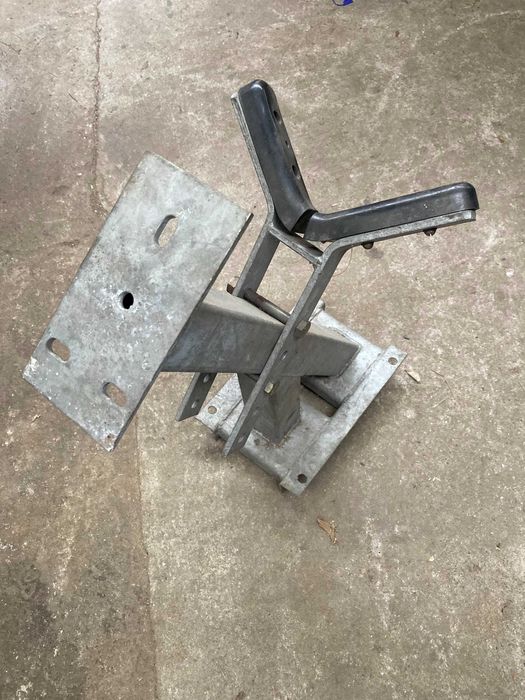 Podpora dziobowa do łodzi dziobnica na wysięgniku