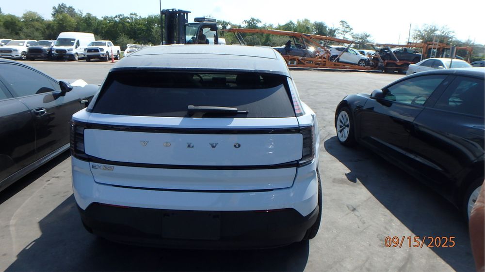 Volvo EX30 AWD разборка в наявності