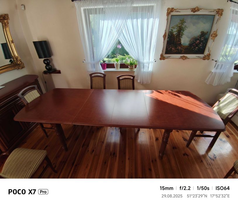 Stół rozkładany z krzesłami