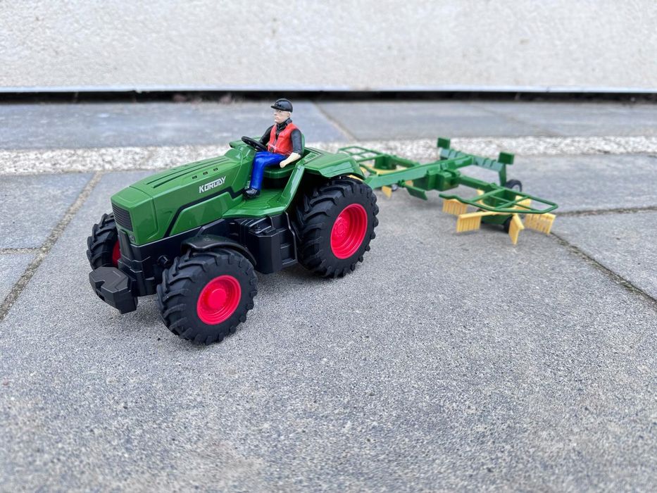 Traktor Zdalnie Sterowany Ciągnik Rc Z Zgrabiarką + Akumulator