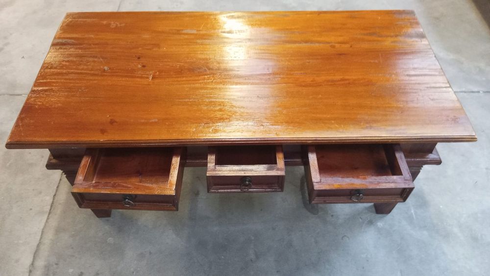 Antyczny stolik kawowy z trzema szuflada konsola mi