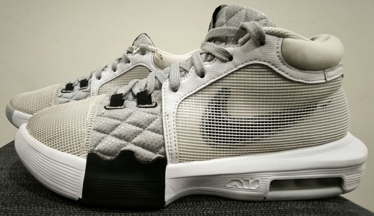 Ténis Basquetebol Lebron Witness VIII