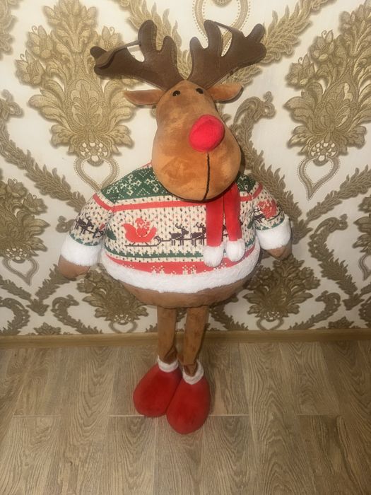 Новорічний олень на металевих ногах