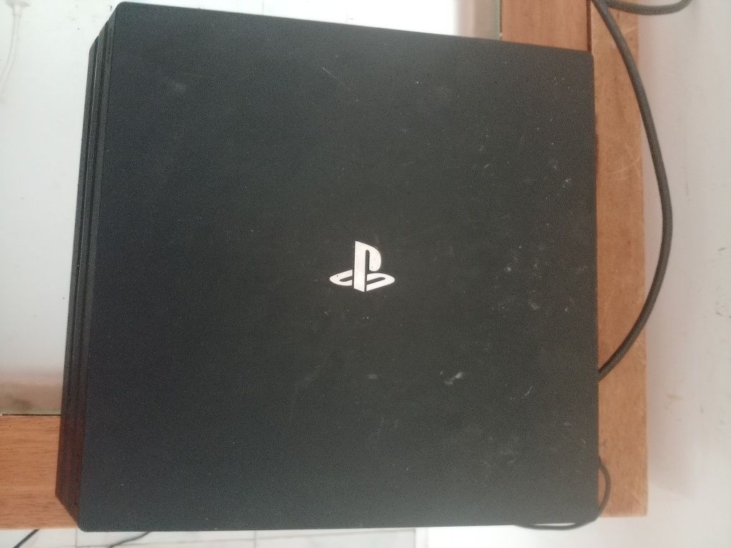 PS4 pro + fc24 em bom estado