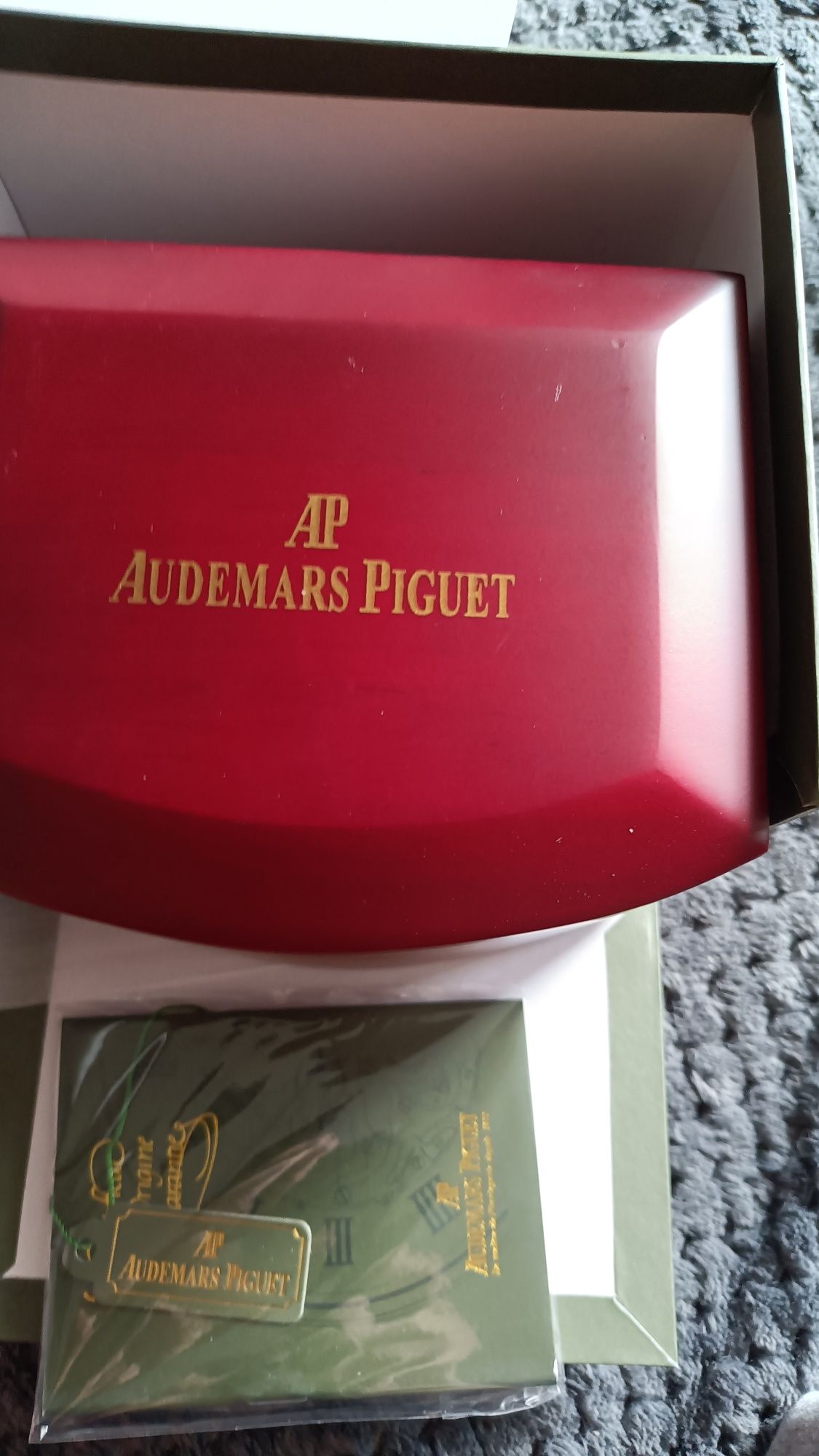 AP eleganckie pudełko na zegarek plus dodatki książeczki torebka