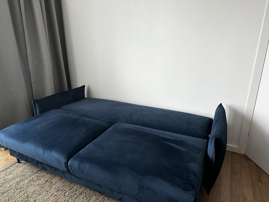 Welurowa sofa kanapa granatowa Caya Design stan bardzo dobry