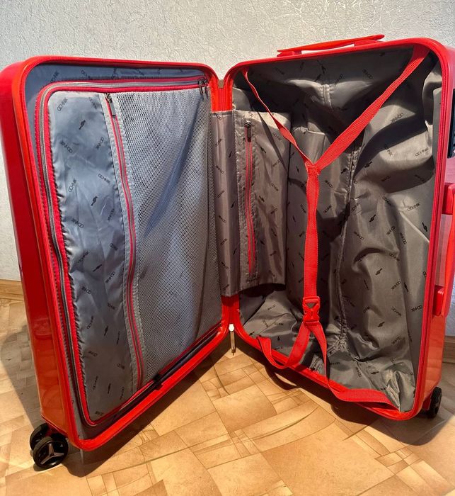 Чемодан OCHNIK размер М