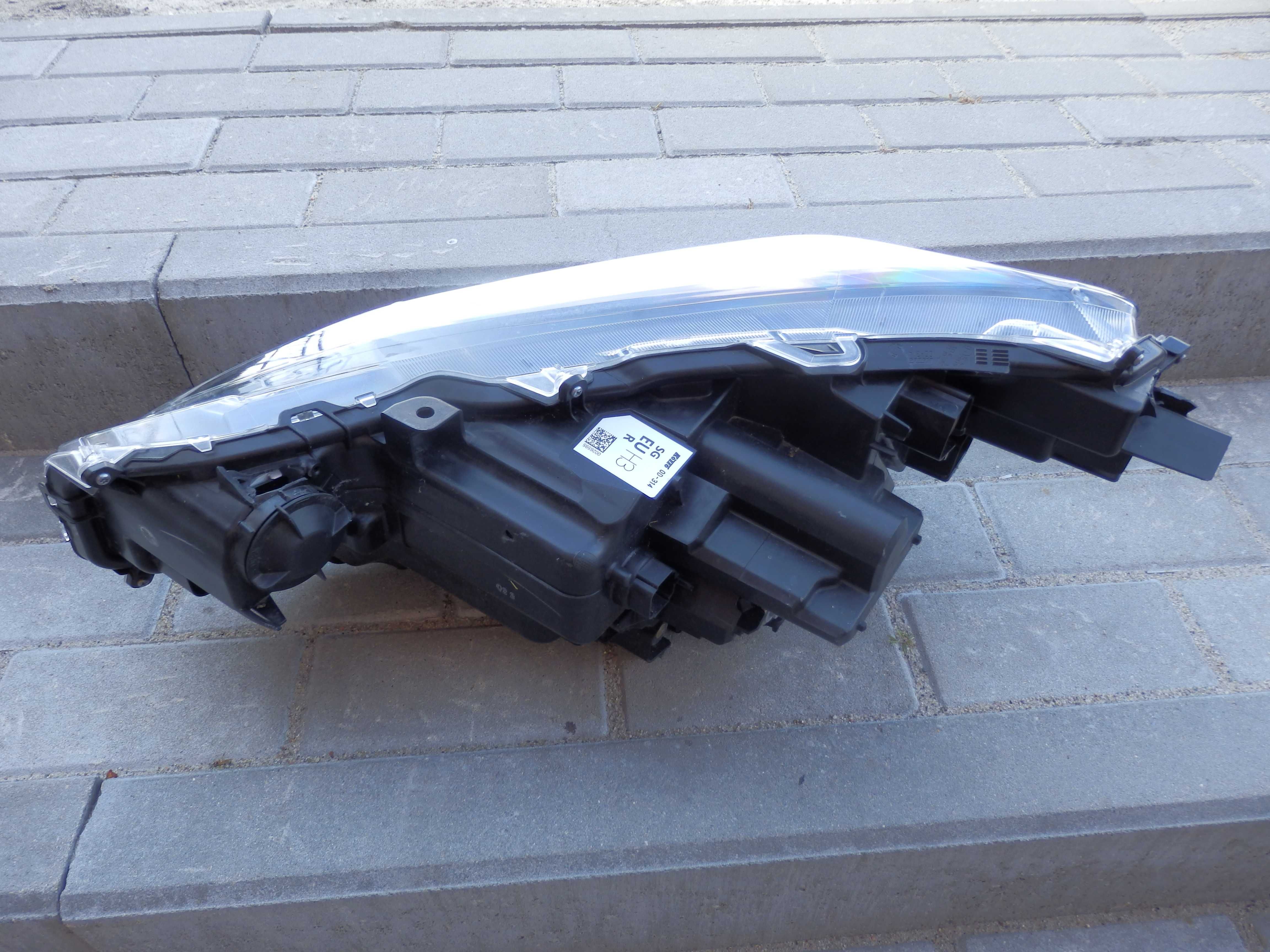 Toyota Yaris Cross Lampa Prawa Przód Full Led Klosz+Środek EU