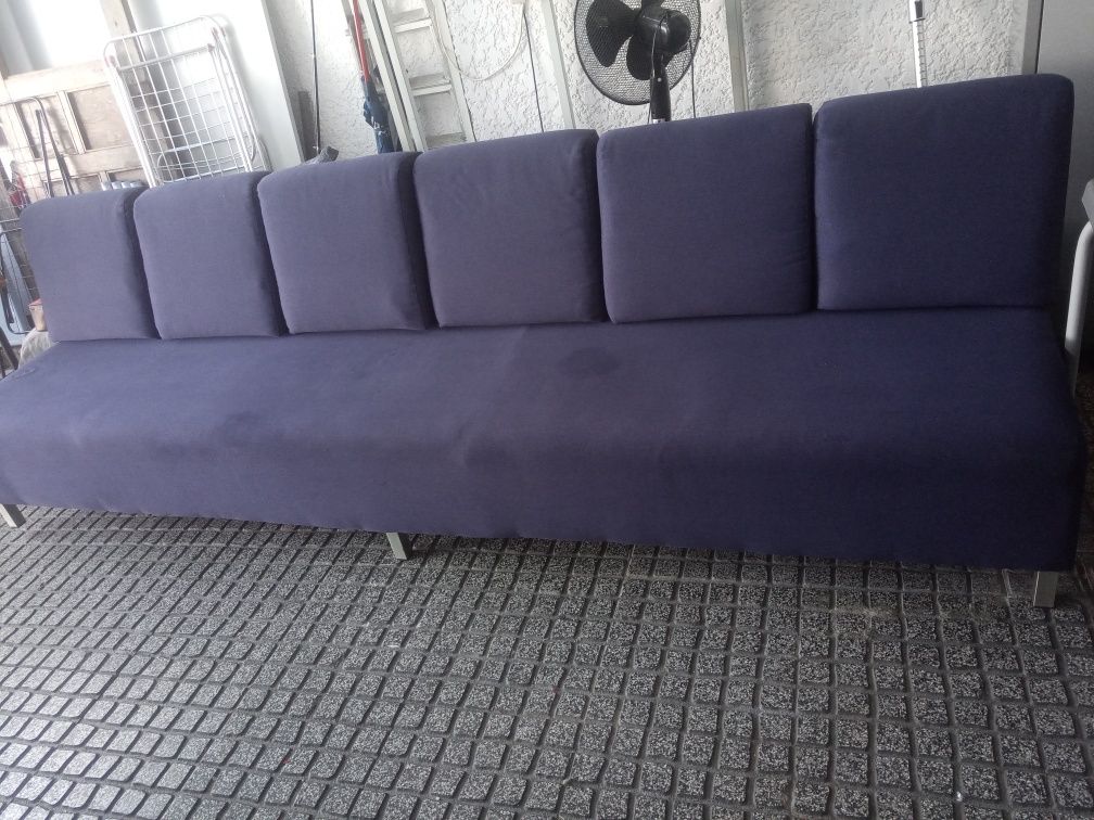 sofá em veludo azul como novo para 6 lugares só visto