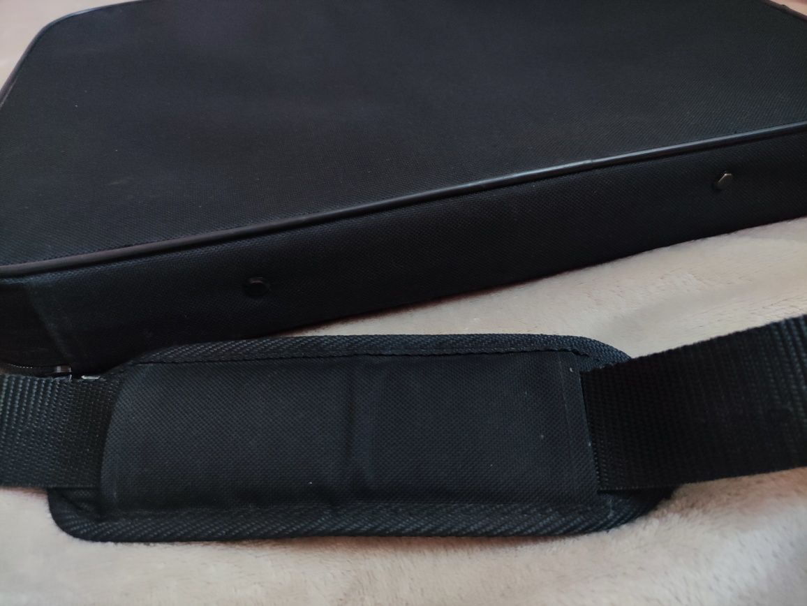 Torba na laptopa Esperanza, ok 15,6" - 17" Usztywniane brzegi.