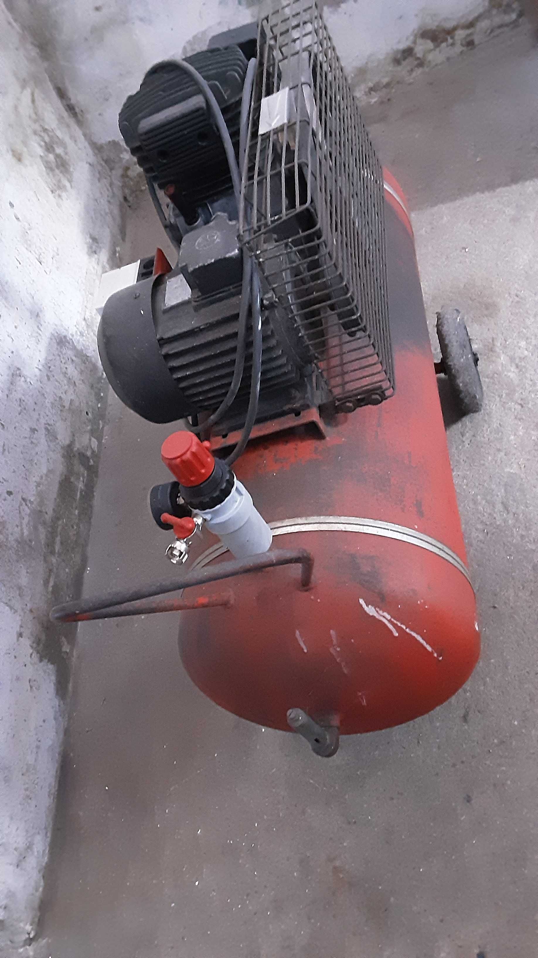 Compressor Dissol 100 litros motor trifásico