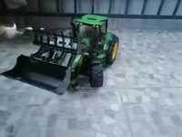 zabawkowy traktor