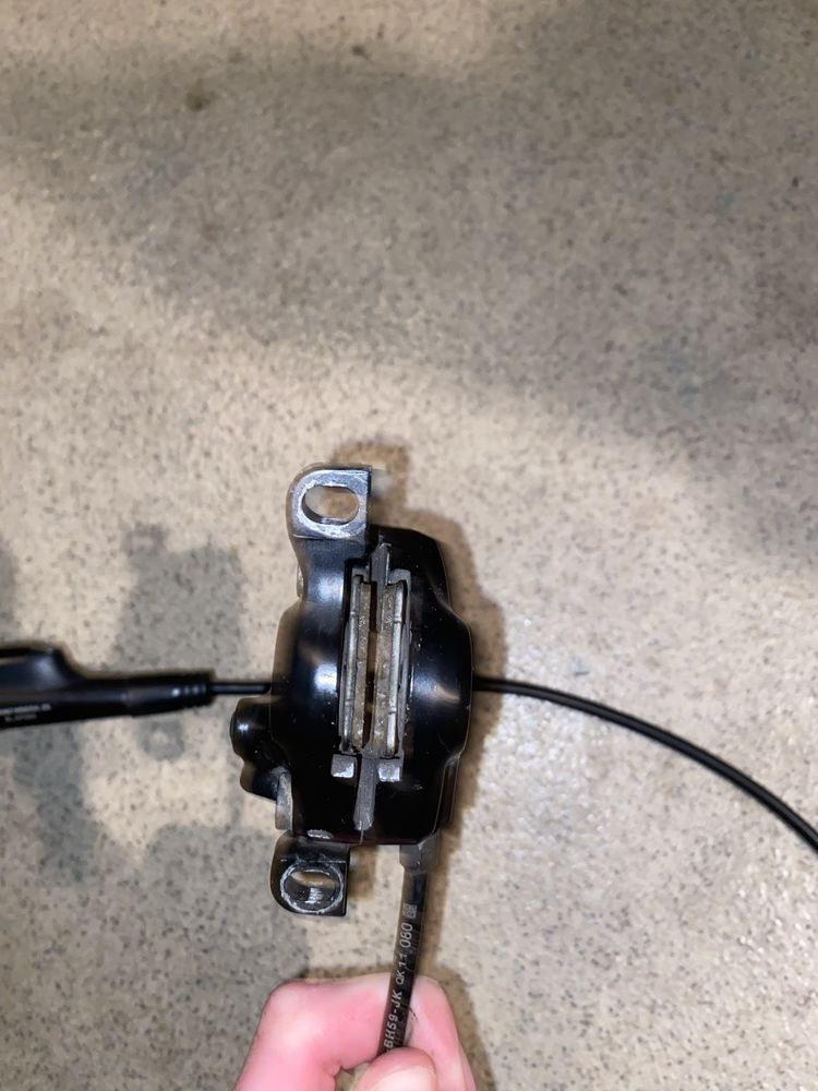 Hamulec hydrauliczny przód Shimano BL-MT200