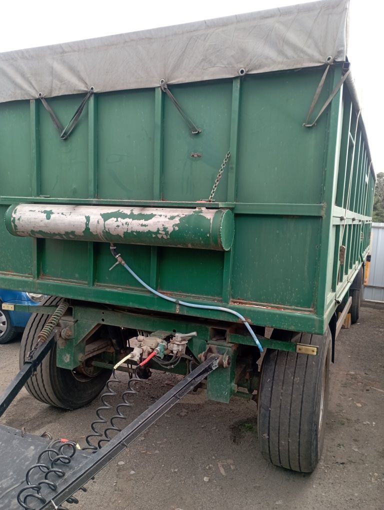 Прицеп грузовой зерновоз