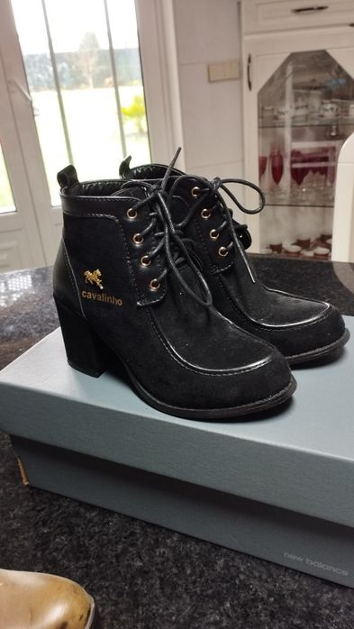 Botins  pretos  tam 36