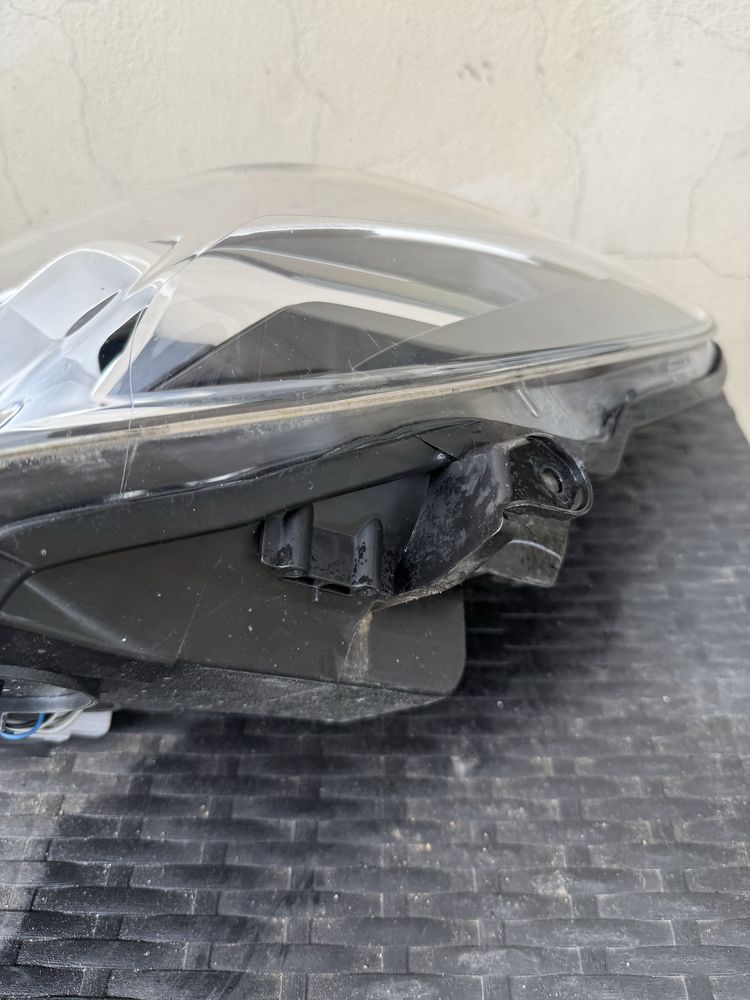 Lampa Lewy Przód Soczewka Toyota Yaris 3 LIFT BRAK USZKODZEN SPRAWNA