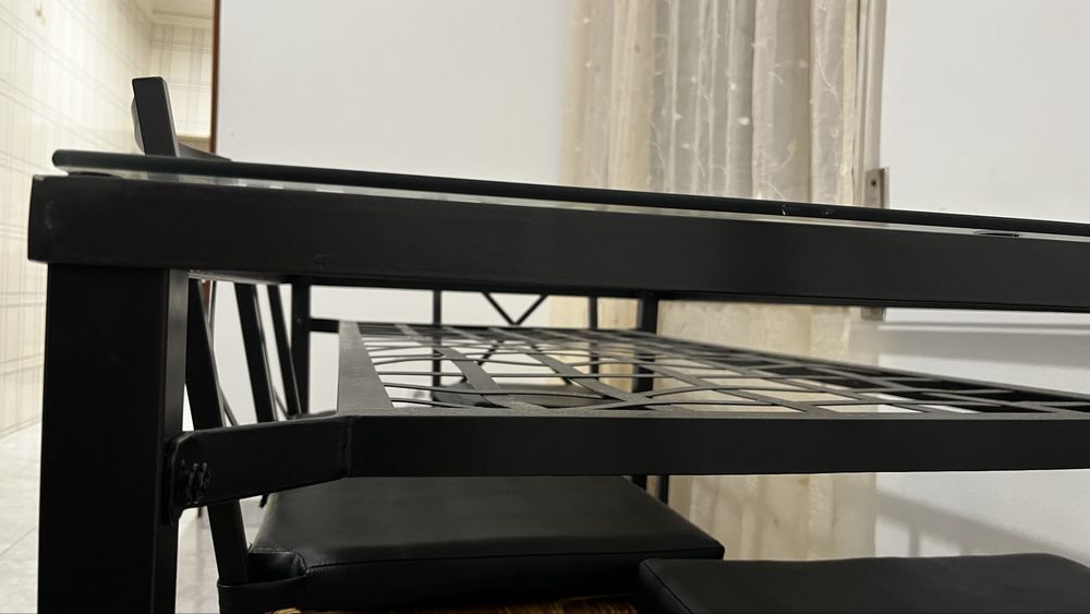 Mesa de Jantar + 4 Cadeiras