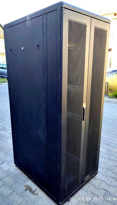 Серверна шафа ESTAP 19" 42U 800x1000мм перфор. двері, на колесиках