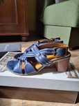 granatowe buty na obcasie gino rossi