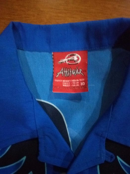 Camisa tribal verde e vermelho