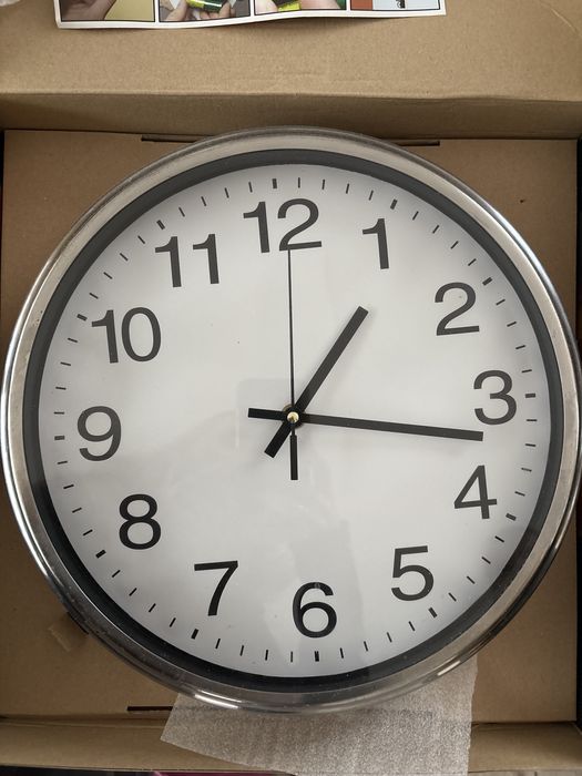 Zegar scienny wskazówkowy