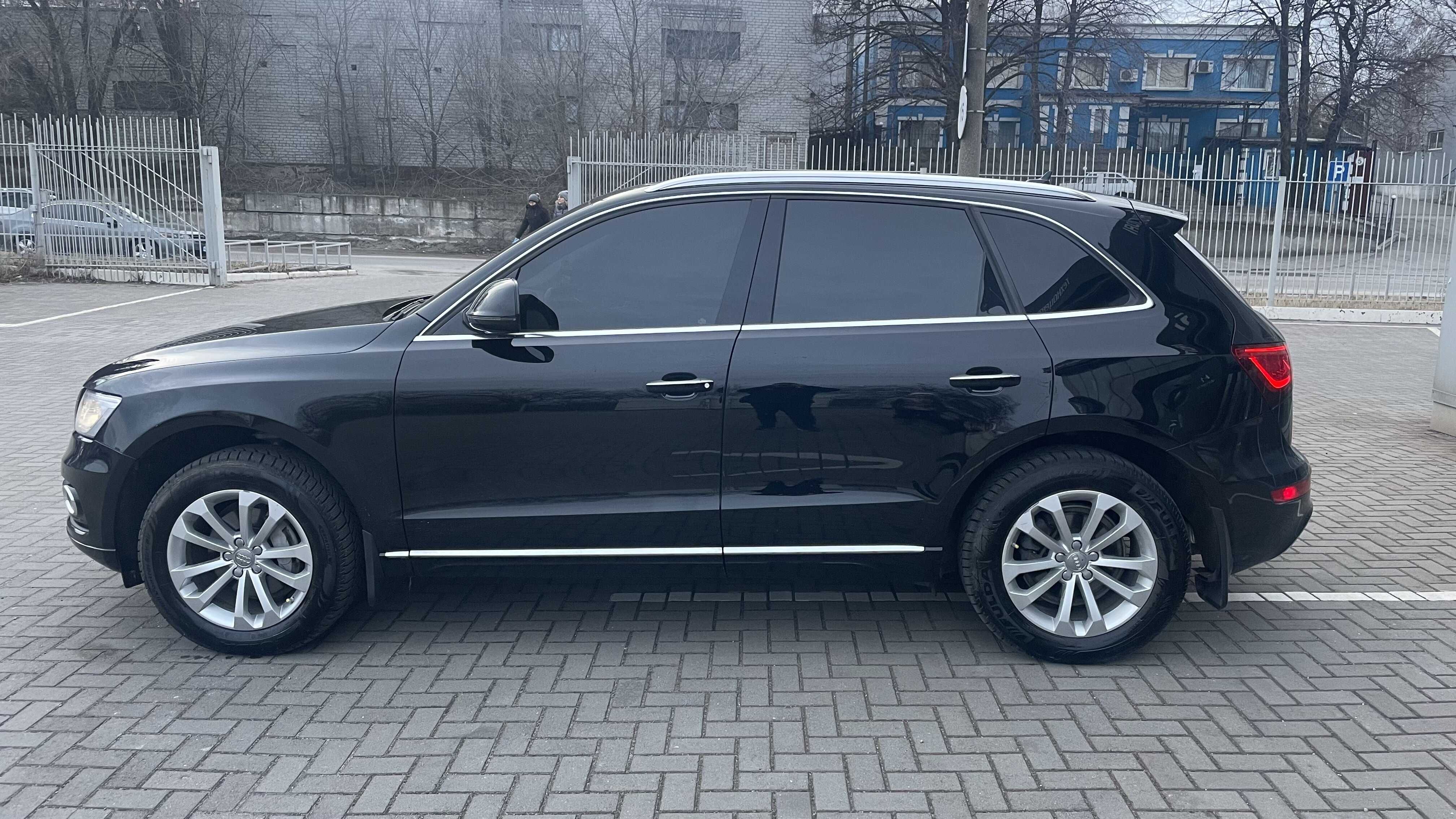 AUDI Q5 2016 год 2.0TFSI  Premium Plus Style