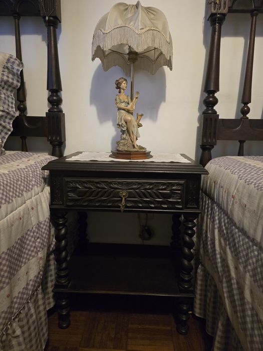 Camas antigas em madeira