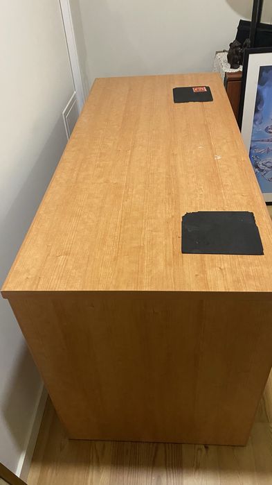 Secretaria, cadeira e armario de gavetas e prateleIras