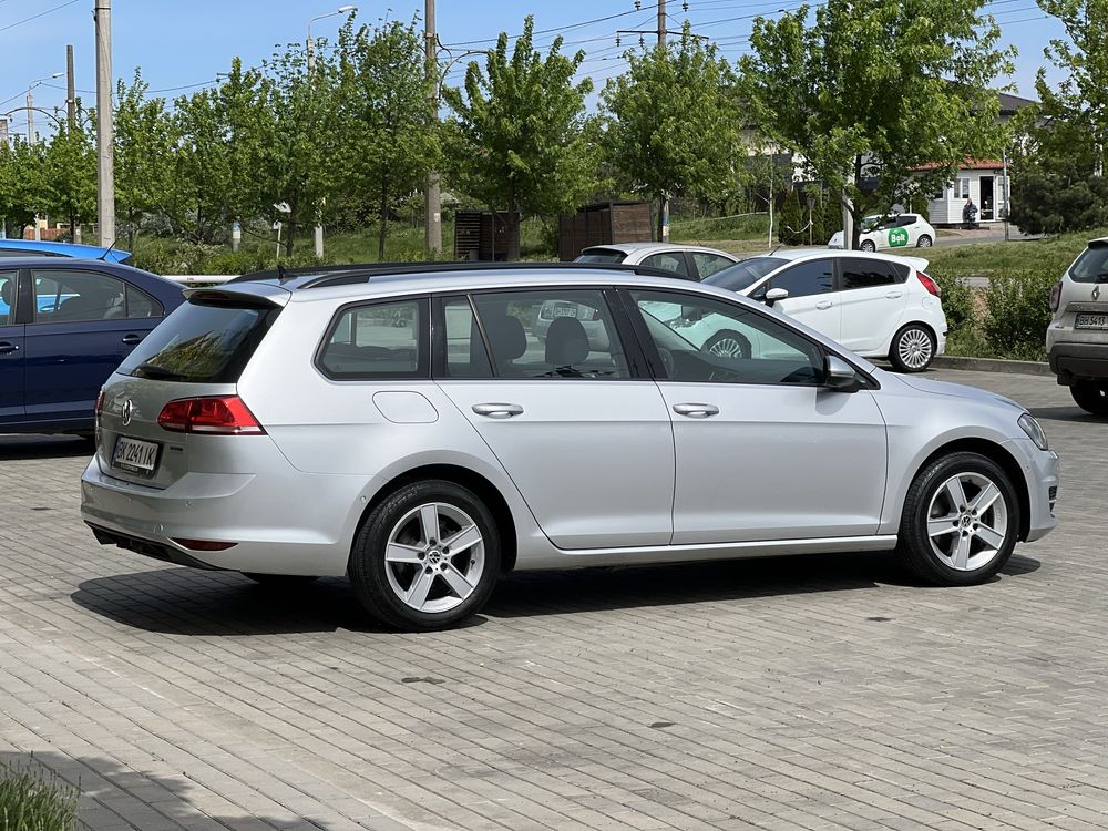 Продам Volkswagen Golf 2015г