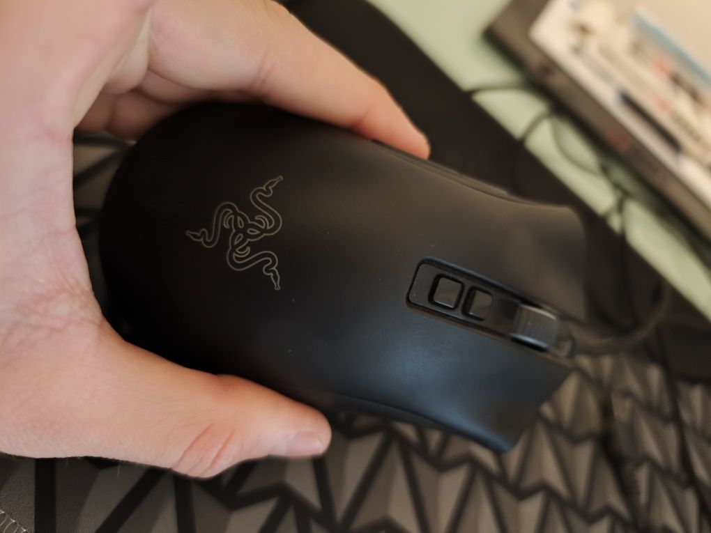Rato Razer deathadder v2