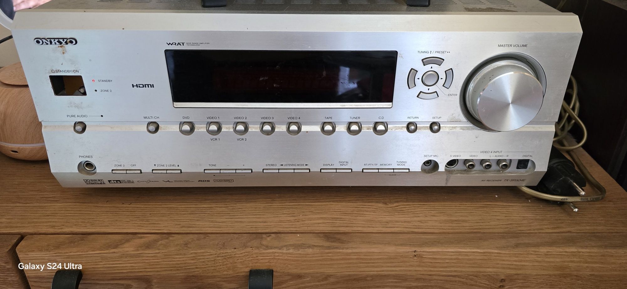 Amplituner onkyo