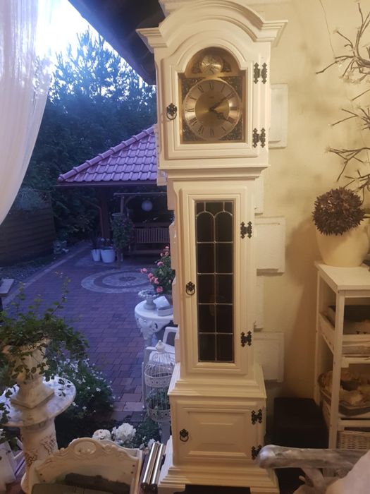 Zegar szafkowy stojący biały