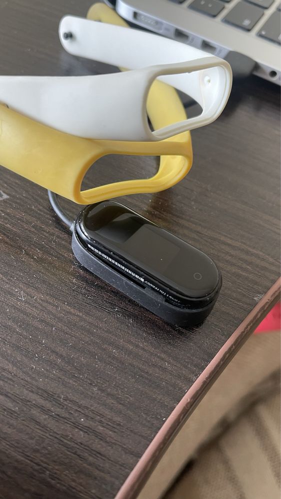 MiBand 4 фітнес-браслет