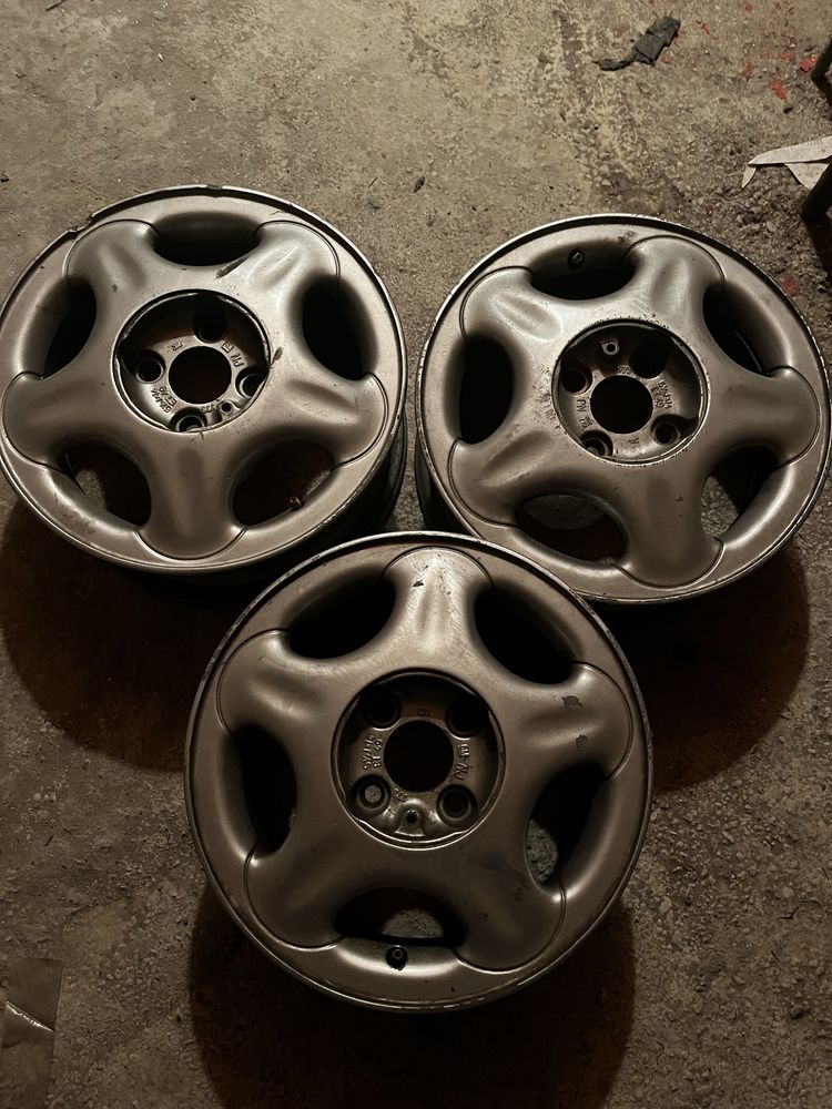 Vendo 3 jantes de carro