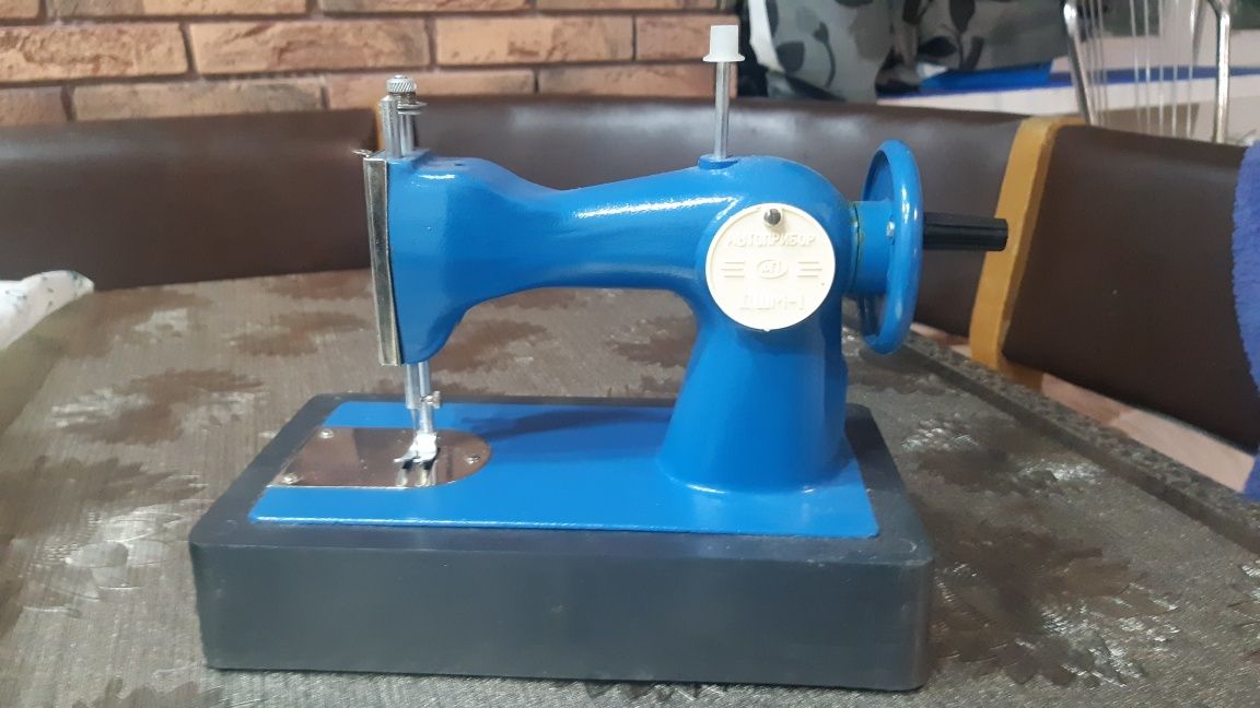 Детская швейная машинка ДШВ-1 оригинал