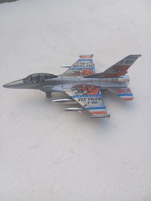 Samolot - F-16A - metalowy model