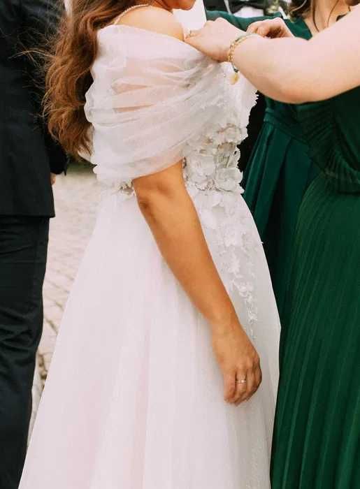 Delikatna, brokatowa, tiulowa suknia ślubna na ramiączka 36-38