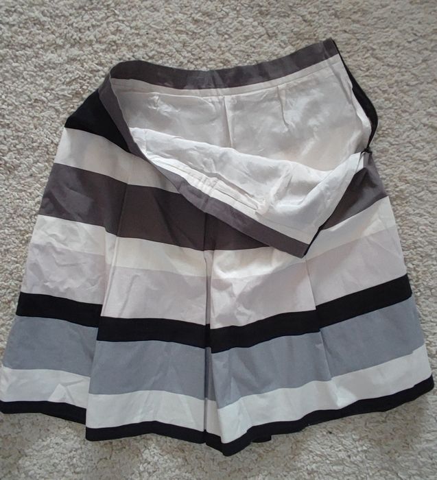 Spódnica damska SIMPLE rozkloszowana w paski rozmiar S