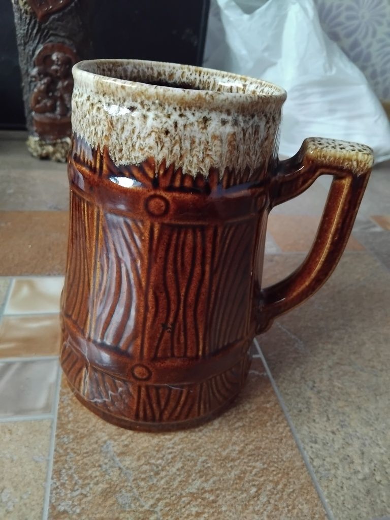 Бокалы , кружки  для пива .