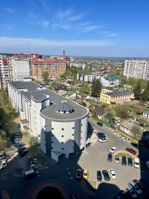 Продаж гаража у центрі міста на 1 поверсі, по вул Тобілевича!