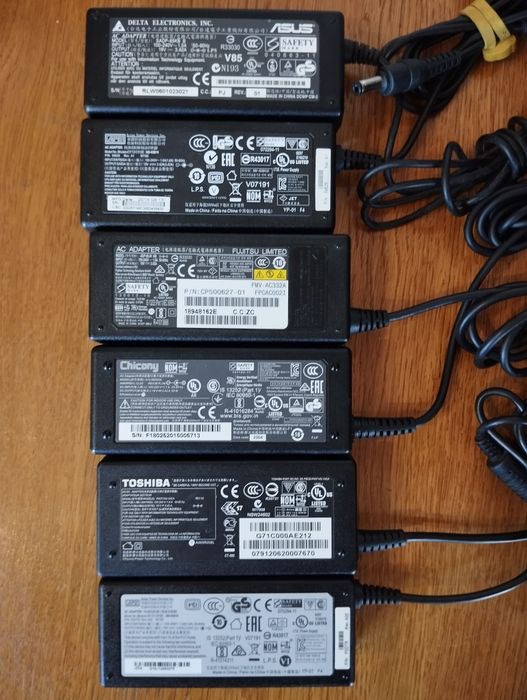 Блок питания монитора LG 19V адаптер живлення SAMSUNG 14V є різні