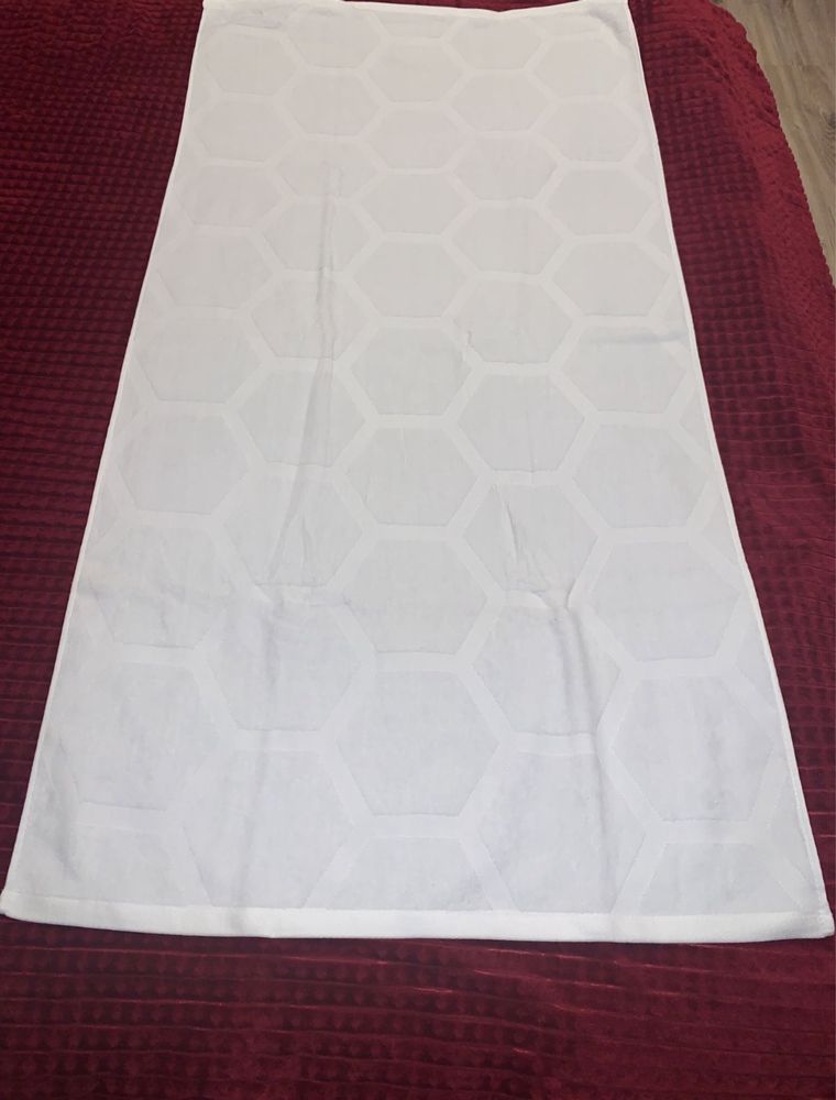 Банное большое белое полотенце  Размер: 70 x 140 см