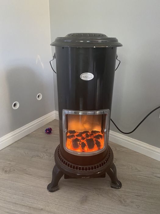 Kominek elektryczny z funkcją grzania