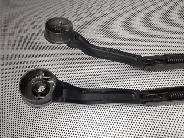 Haste / braço de escova limpa vidros frente direita FORD Kuga II (DM2)