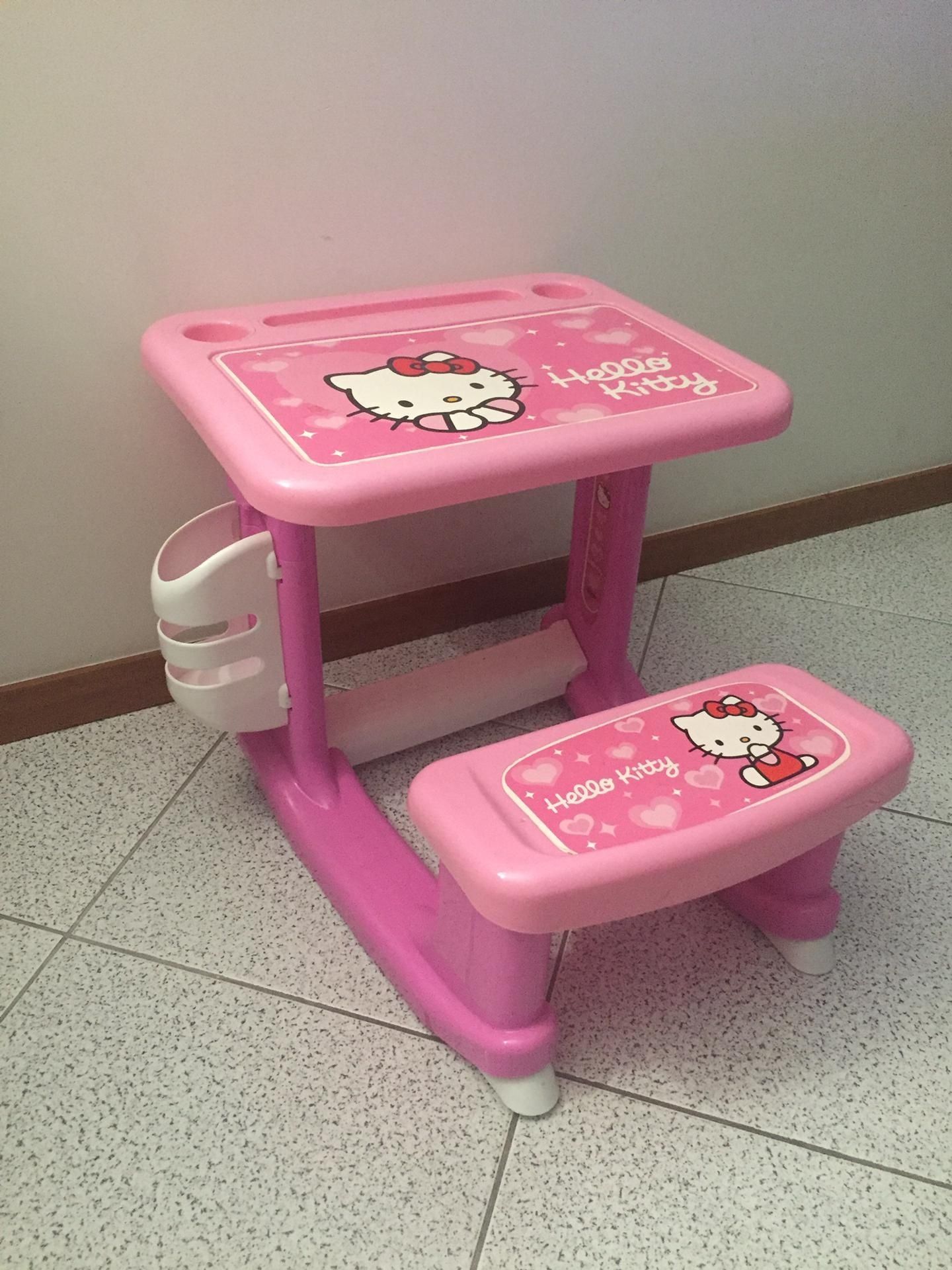 Secretária Hello Kitty