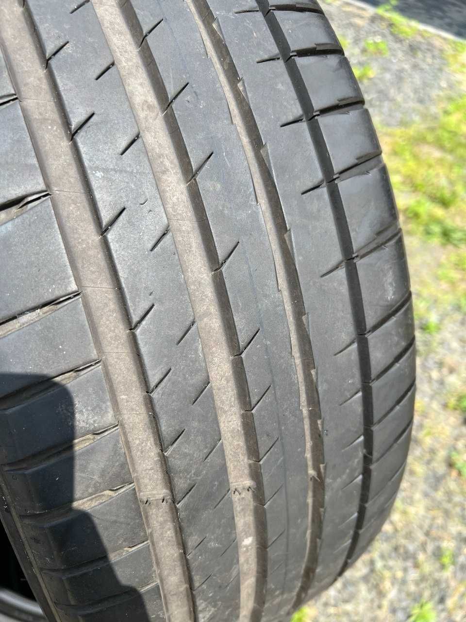 Michelin Pilot Sport 4 225\45 R19