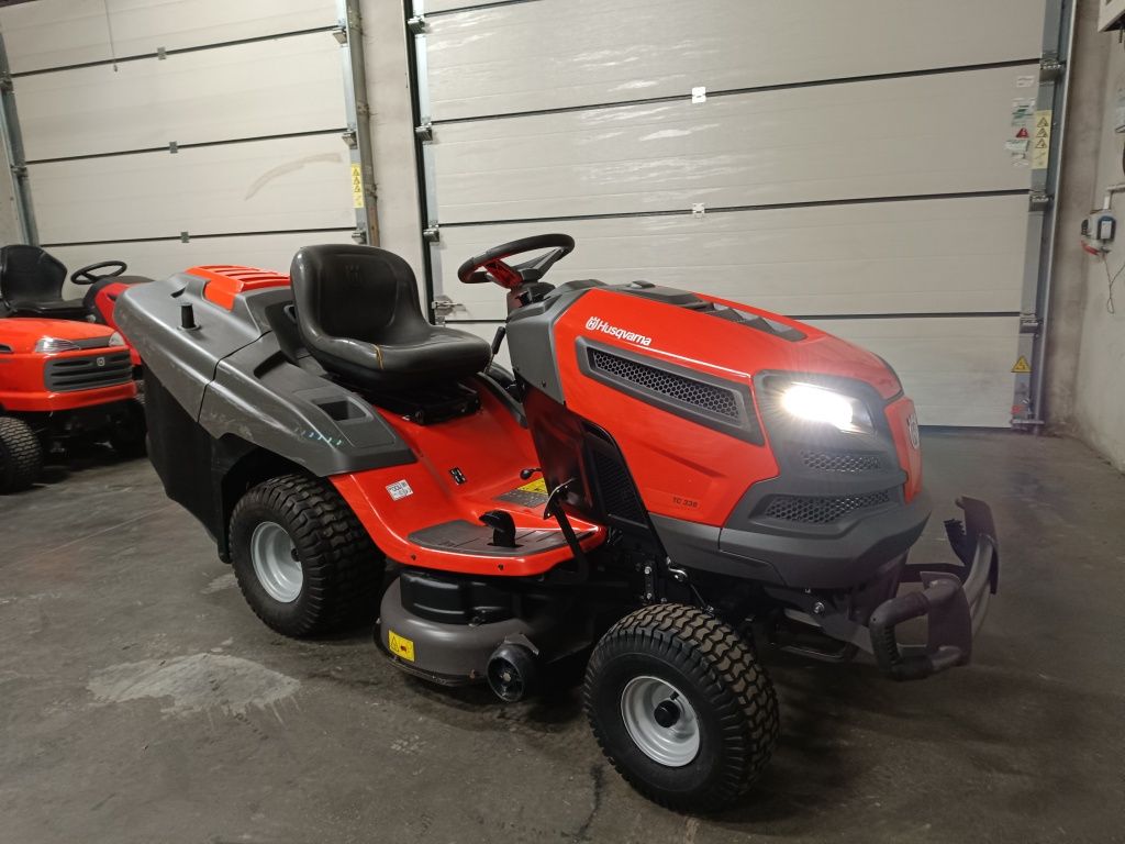 Kosiarka traktorek husqvarna TC338 V3  Briggs 22km.