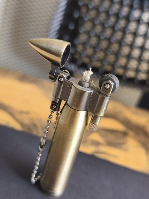 Isqueiro a Gasolina Novo Bullet em aço.